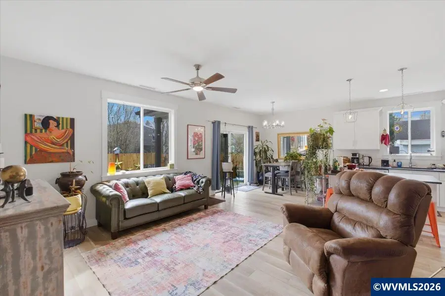 214  Averill St, Brownsville, OR 97327 - #3