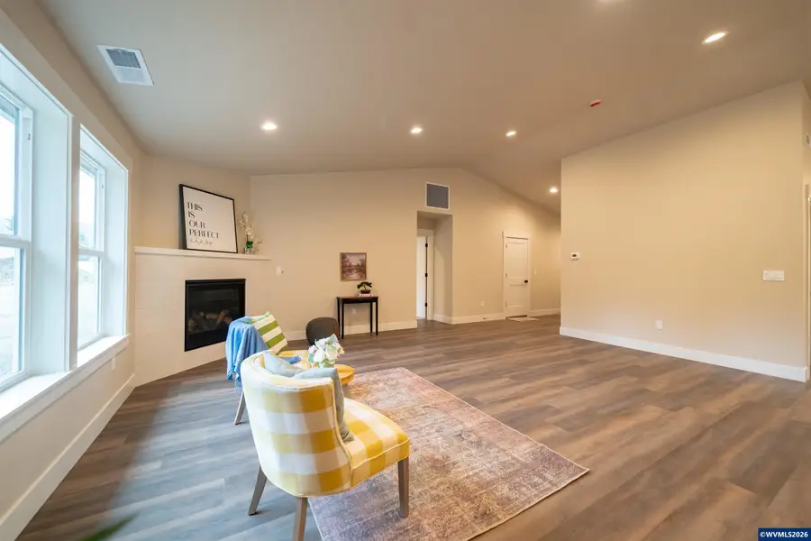 950  6th St, Lyons, OR 97358 - #3