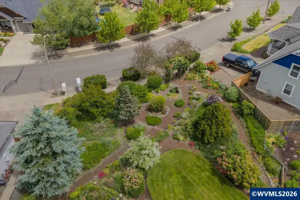 1306 NW Thorn Dr, Albany, OR 97321