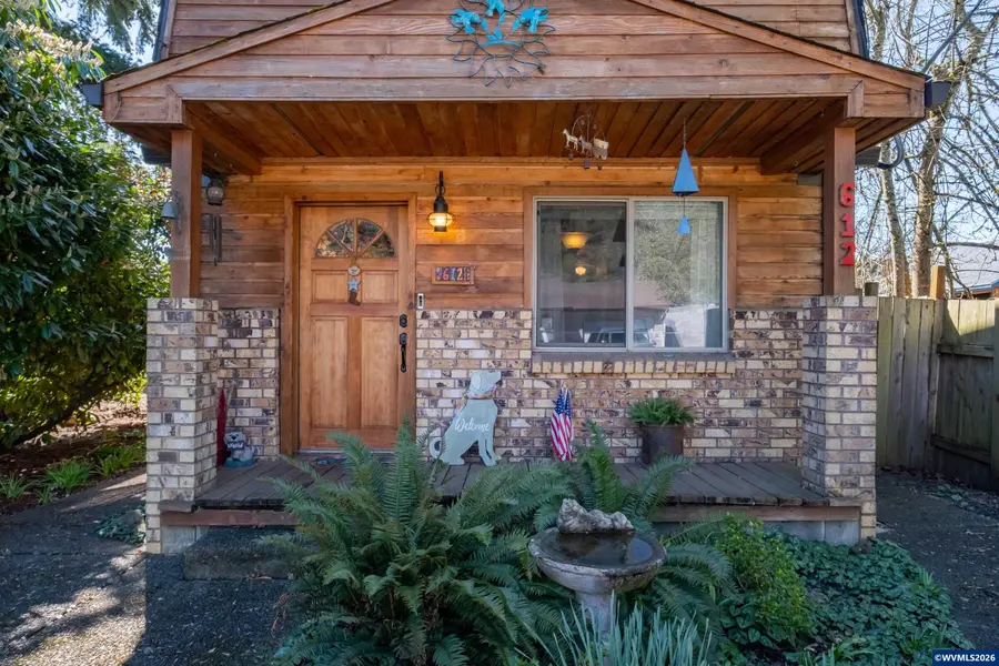 612  Kay Av, Brownsville, OR 97327 - #3