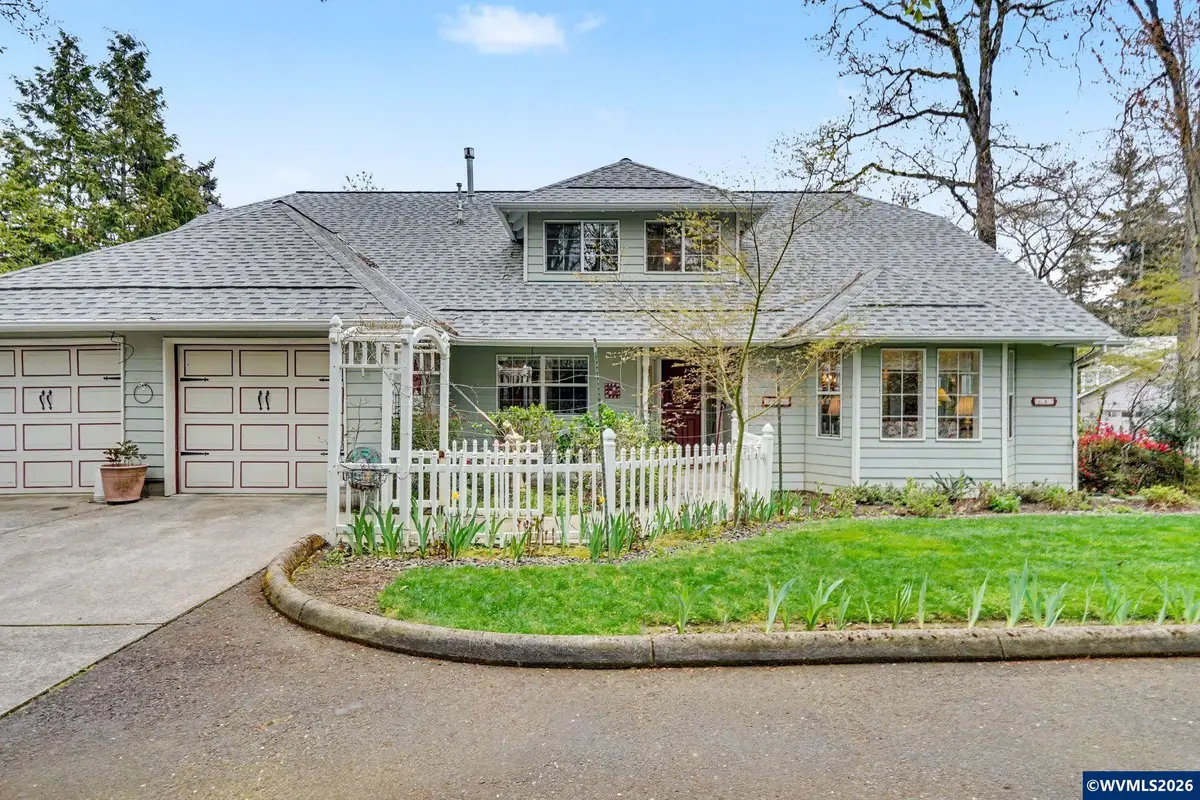 245  Edgewood Dr, Silverton, OR 97381 - #1