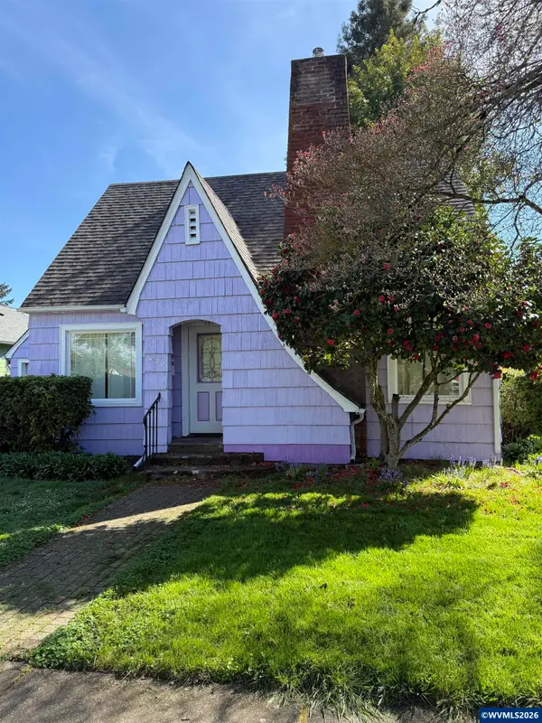 493  Park St, Lebanon, OR 97355