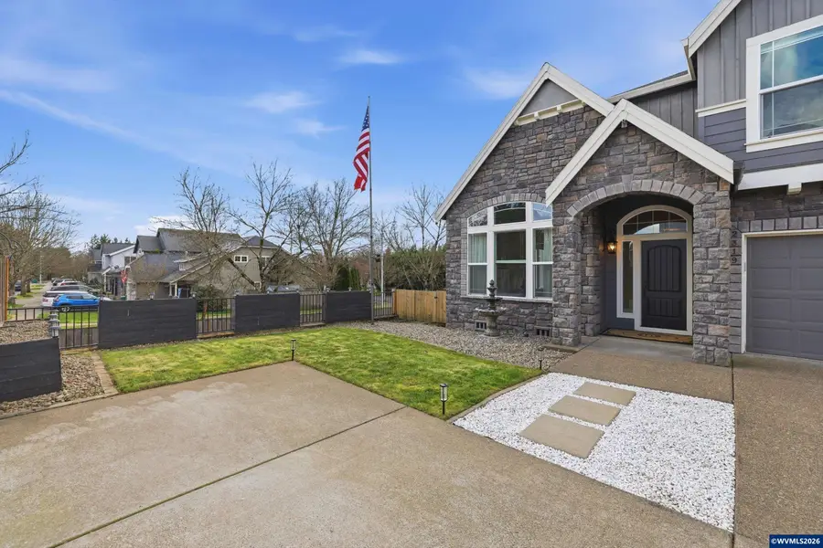 2319 N Roger Smith Dr, Newberg, OR 97132 - #2