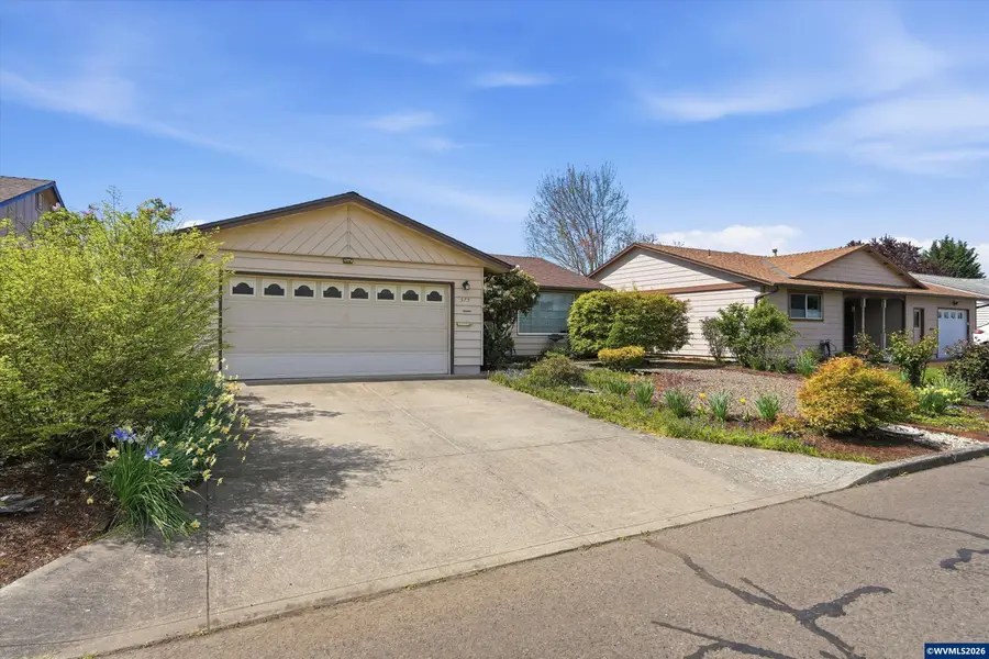 375 S Columbia Dr, Woodburn, OR 97071 - #3