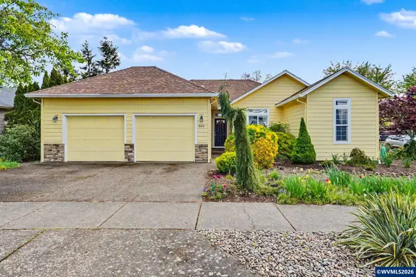 860 N 2nd St, Silverton, OR 97381