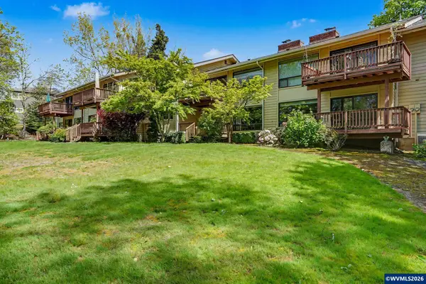 2465  Crestview Dr S, Salem, OR 97302