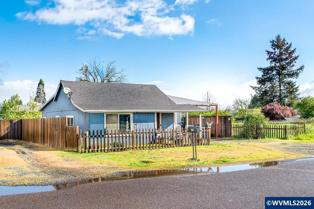 705 W B St, Lebanon, OR 97355 - #1