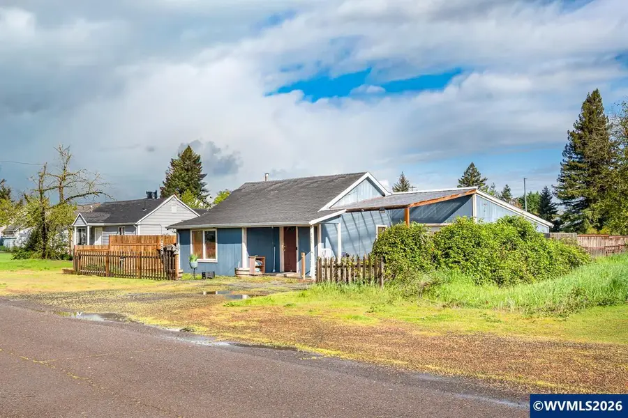 705 W B St, Lebanon, OR 97355 - #3