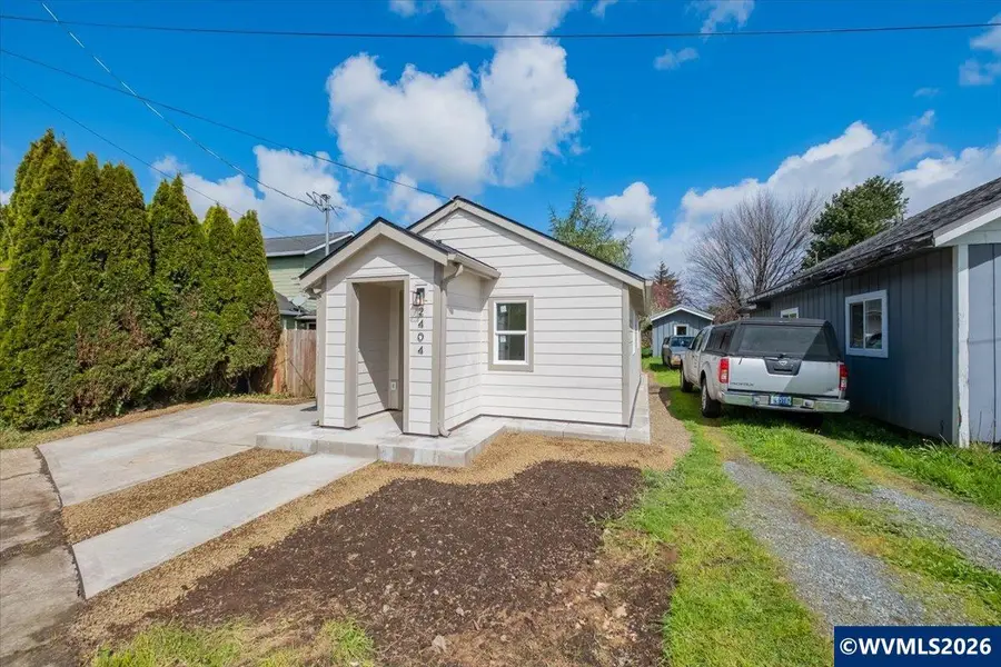 2404  10th St, Tillamook, OR 97306 - #2