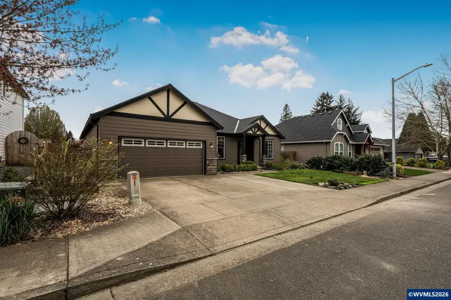 221 E 16th St, Lafayette, OR 97127 - #3