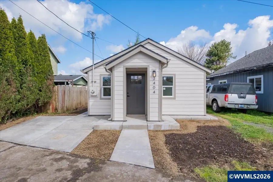 2404  10th St, Tillamook, OR 97141 - #2