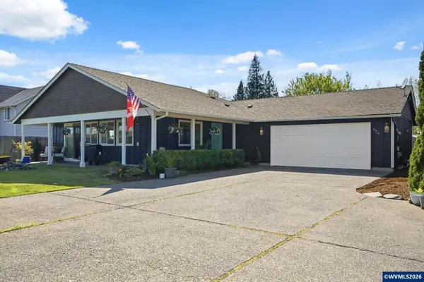 624 N Pershing St St, Mt Angel, OR 97362