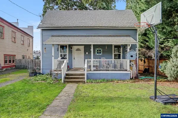 213  Mill St, Silverton, OR 97381