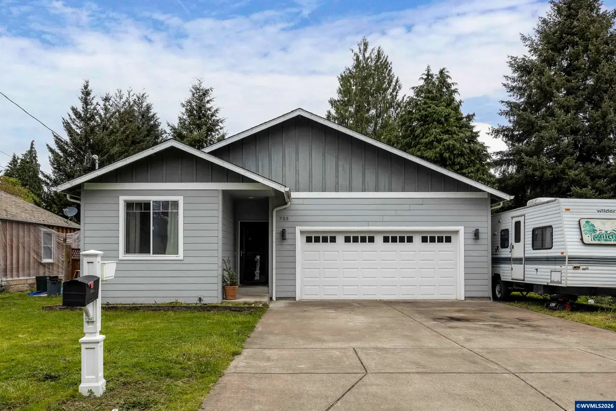 755 E Ash St, Lebanon, OR 97355 - #1