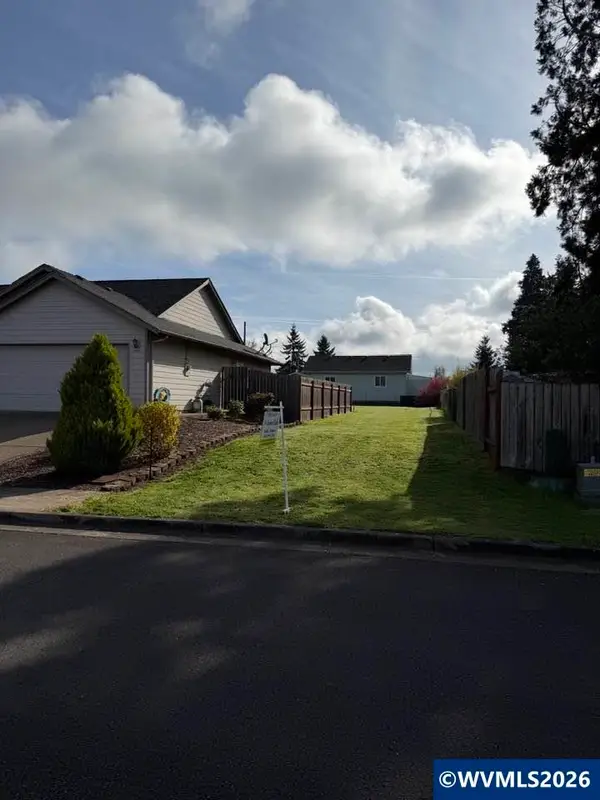 522  12th St, Aumsville, OR 97325