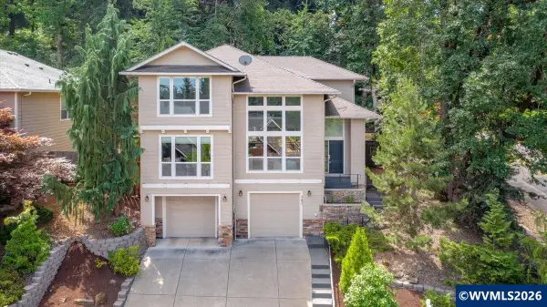 402  La Cresta Dr SE, Salem, OR 97306
