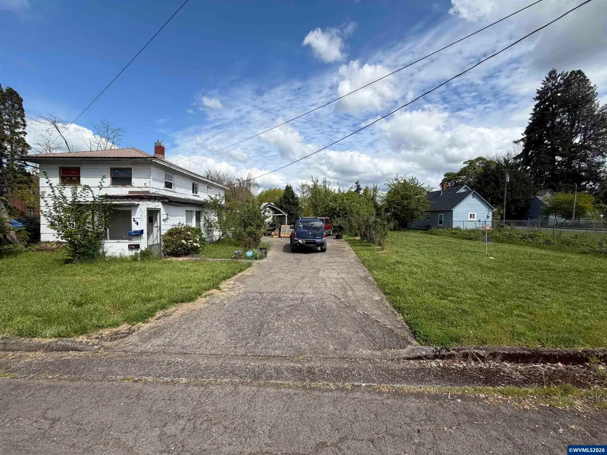 361 N 3rd St, Lebanon, OR 97355 - #1