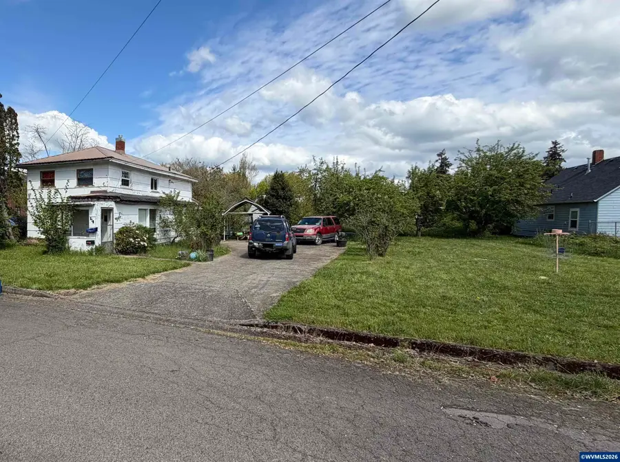 361 N 3rd St, Lebanon, OR 97355 - #2