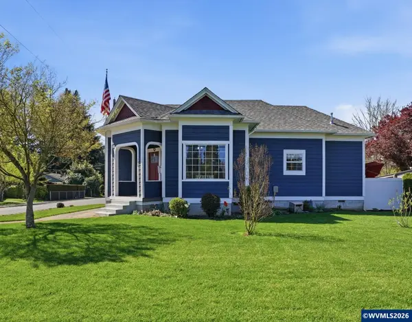 798  Young St, Woodburn, OR 97071