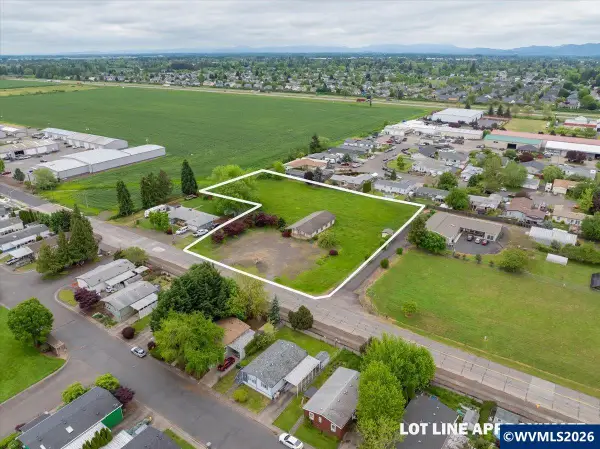 2120  Three Lakes Rd SE, Albany, OR 97322