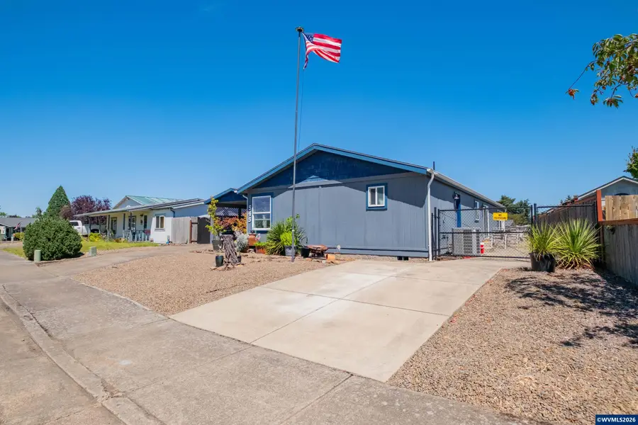 545 W Airway Rd, Lebanon, OR 97355 - #2