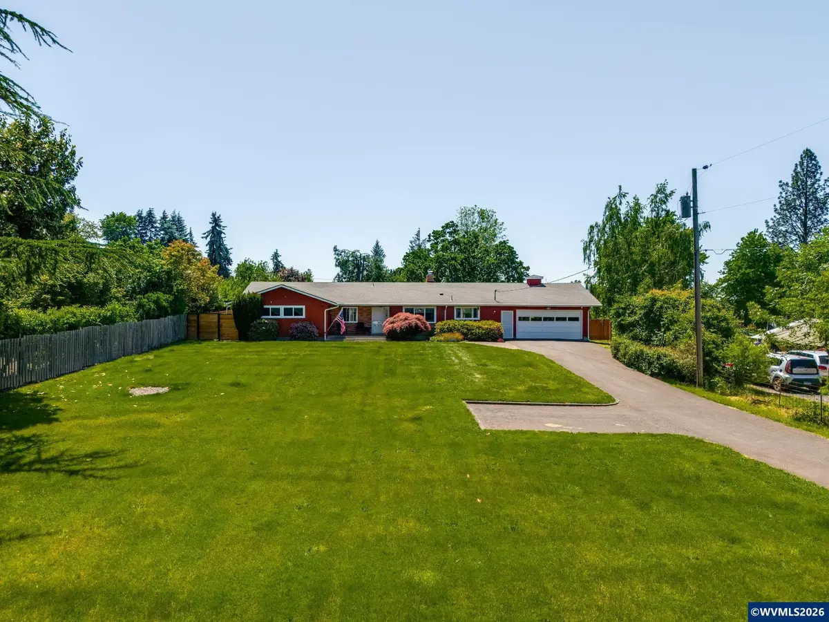 1215 E College St, Mount Angel, OR 97362 - #1