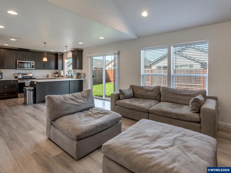 1819 SE Blueberry St, Dallas, OR 97338 - #3
