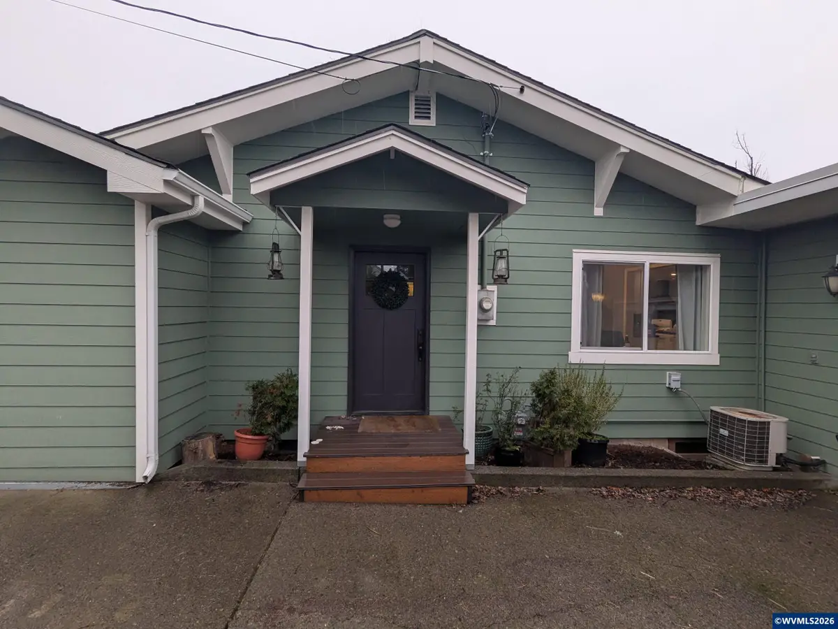 821  Liberty St St, Silverton, OR 97381 - #1
