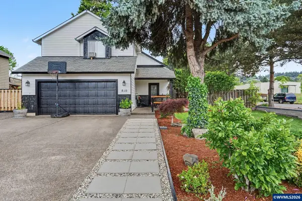 810 SE Locust St, Dundee, OR 97115