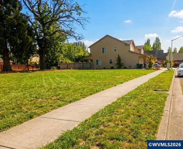 816  Maple St St, Independence, OR 97351