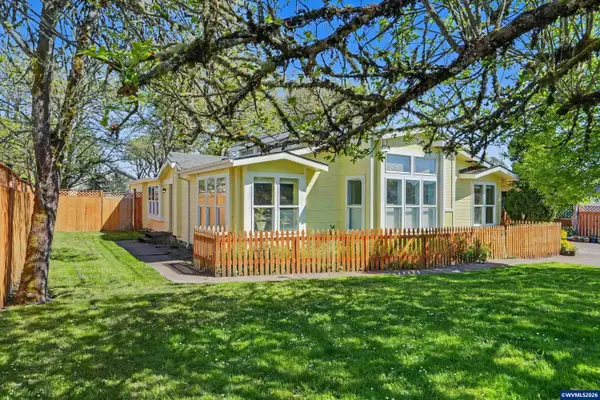 631 N 12th St, Philomath, OR 97370
