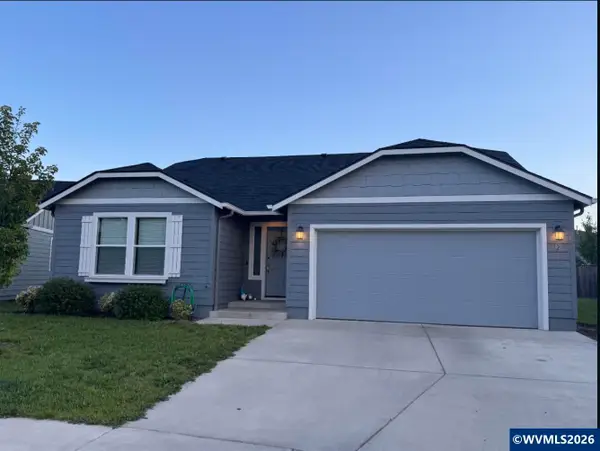 2271  Cheadle Lake Ct, Lebanon, OR 97355