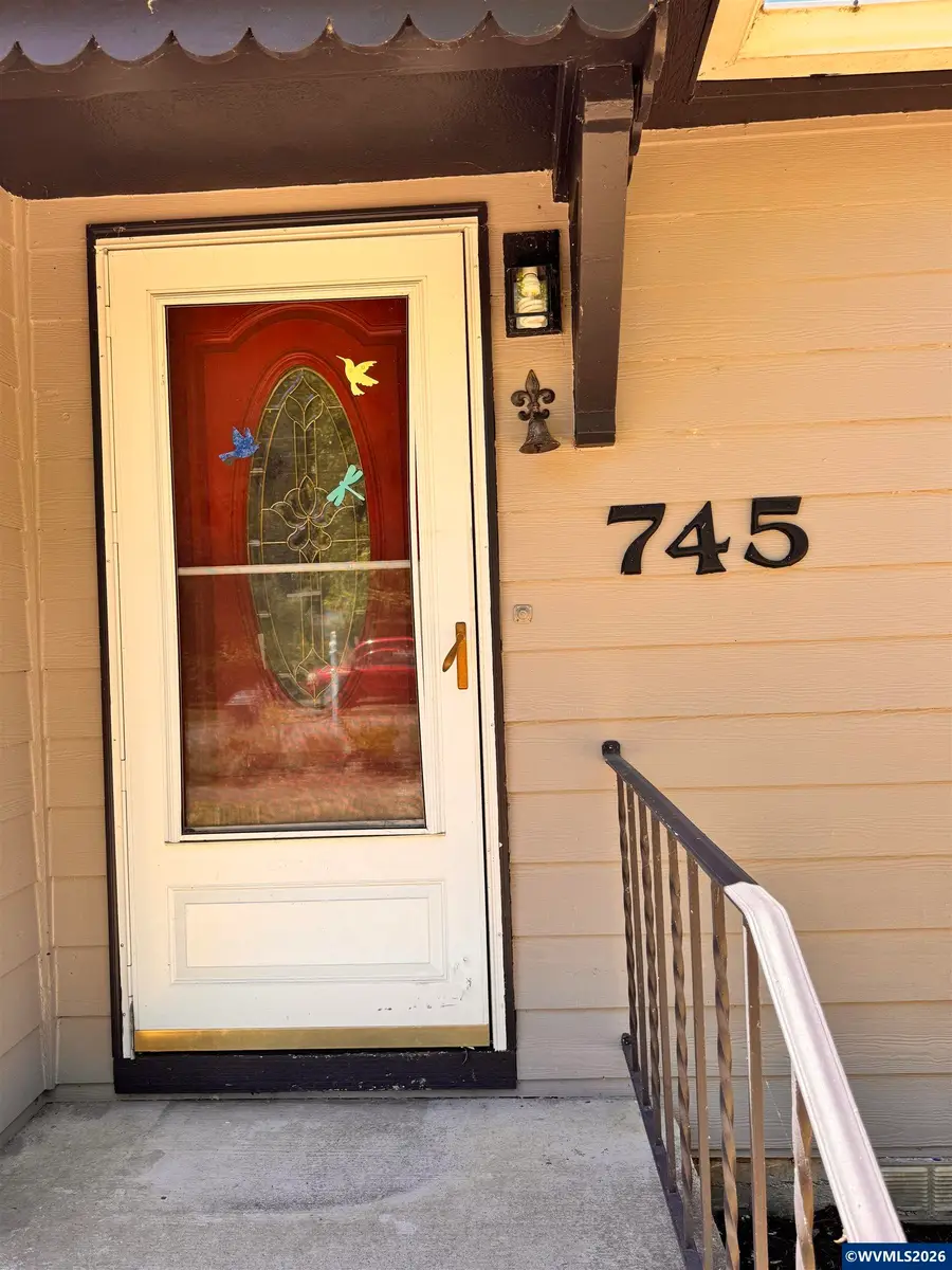 745  20th St NE, Salem, OR 97301 - #3