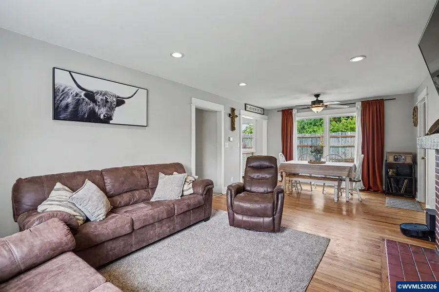 980 E College St, Mount Angel, OR 97362 - #2