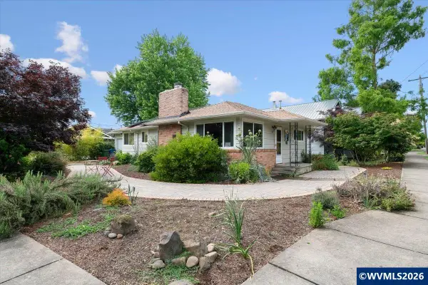 303  Mill St, Silverton, OR 97381