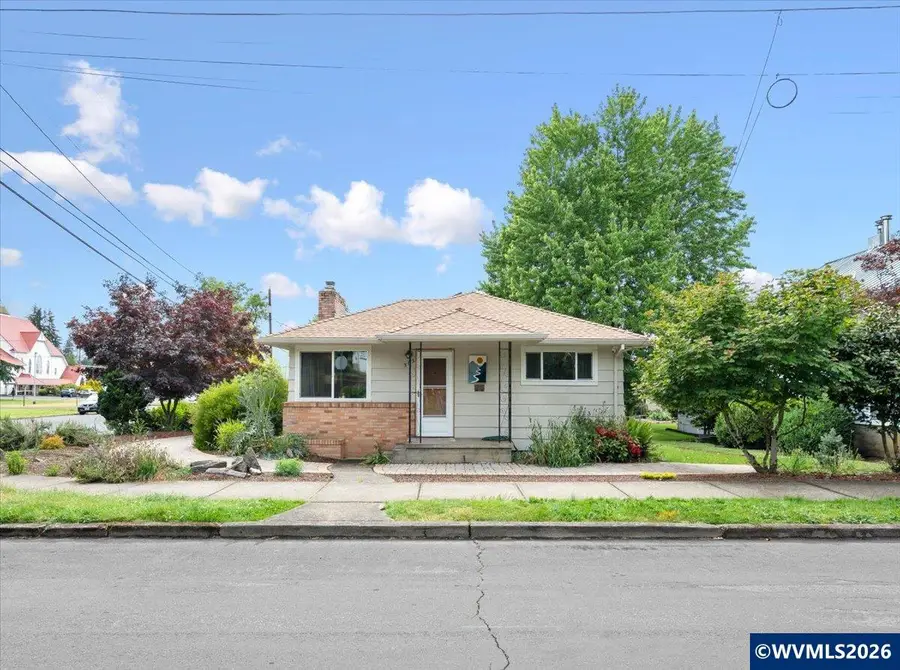303  Mill St, Silverton, OR 97381 - #2