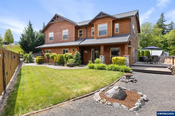 210 SE Whitten Rd, Mill City, OR 97360