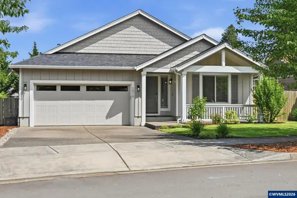 1075  Sage St, Silverton, OR 97381