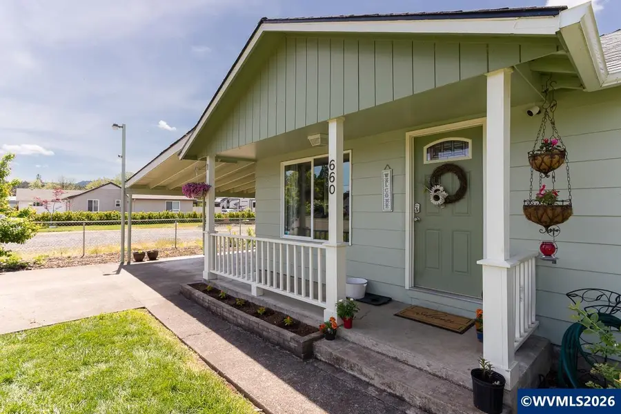 660  Central Av, Lebanon, OR 97355 - #2