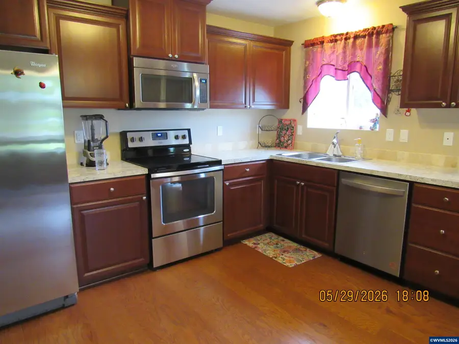 553 SW Kingwood Av, Mill City, OR 97360 - #3