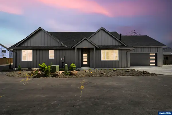 1271  Brown St, Woodburn, OR 97071