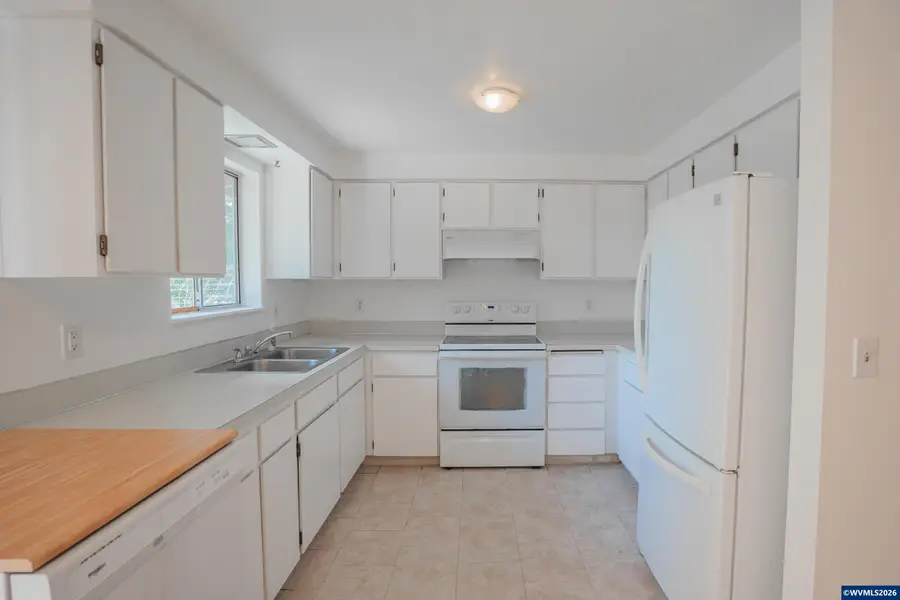 1043  26th Ct, Sweet Home, OR 97386 - #3