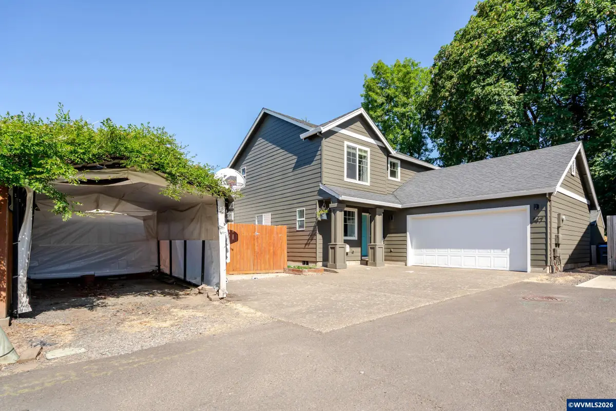 647 NE Autumn Ridge Dr, McMinnville, OR 97128 - #1