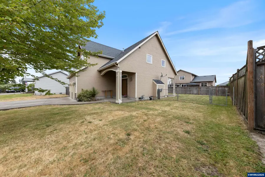 886 N 7th St, Harrisburg, OR 97446 - #3