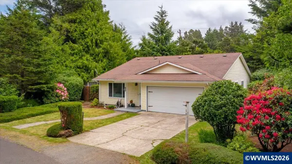 50  Ridge Pl, Depoe Bay, OR 97341