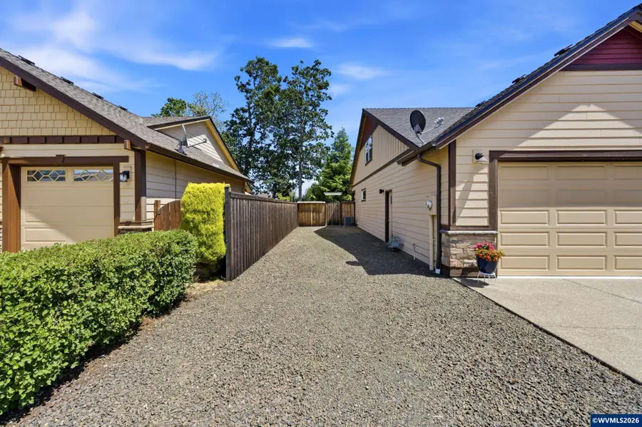 628 NW Hillcrest Dr, Dallas, OR 97338 - #3