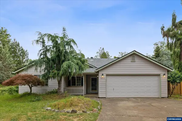 1302 SW Darci Dr, McMinnville, OR 97128