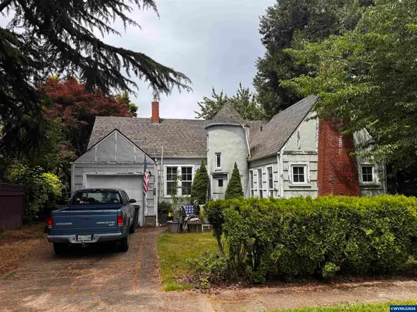981  15th St NE, Salem, OR 97301