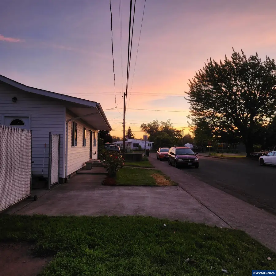 730  Burton St, Harrisburg, OR 97446 - #3