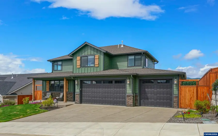 677 NW Crater Lake Dr, Dallas, OR 97338 - #2